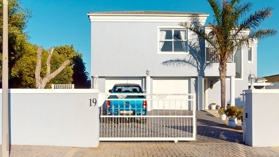 6 Bedroom Property for Sale in Country Club Western Cape